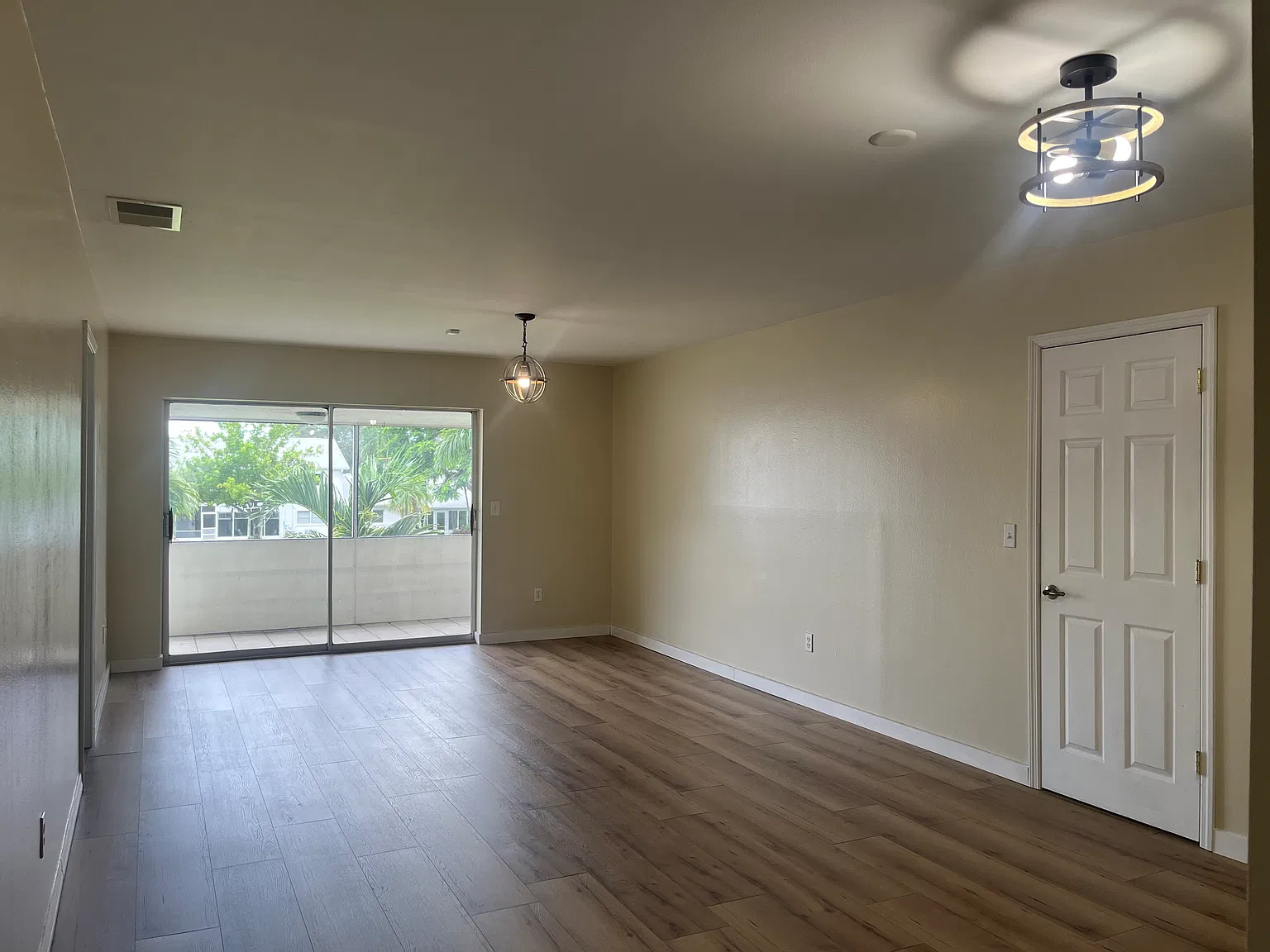 2 bed, 1100 sqft, $1,250 — Photo 2