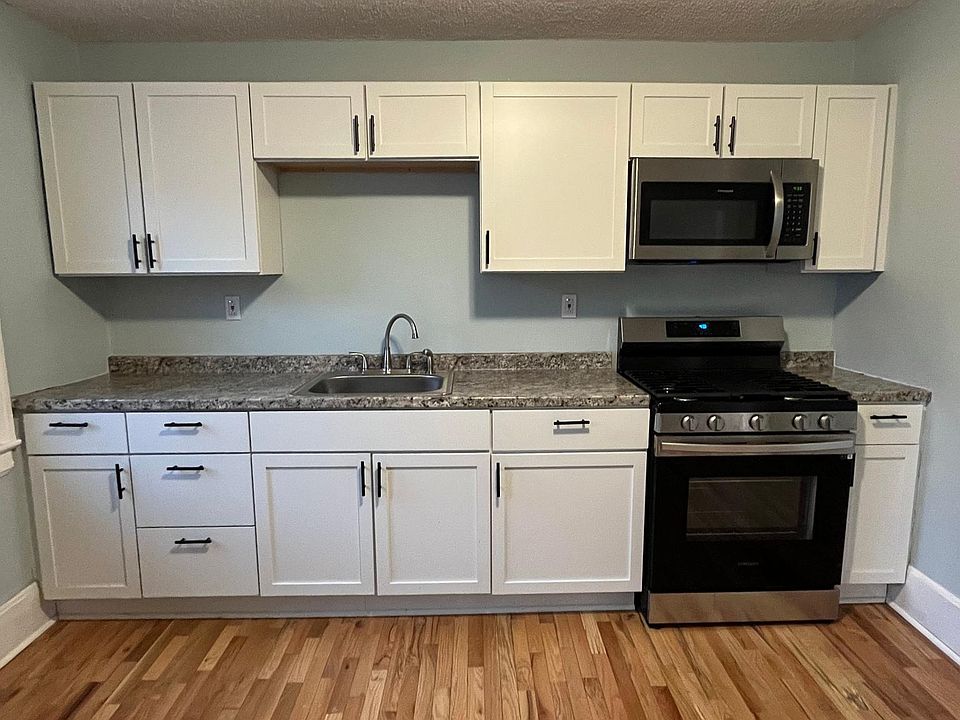 1st image of 159 College St #8