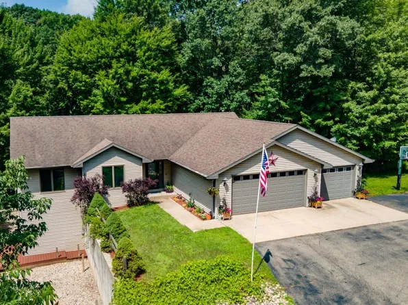 W8330 Royal Oaks Dr, Wautoma, WI 54982