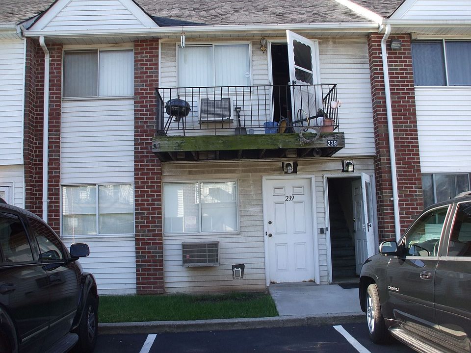 1st image of 239 Maple Pkwy