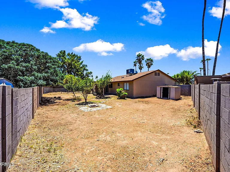 2216 W Straford Dr — Photo 22