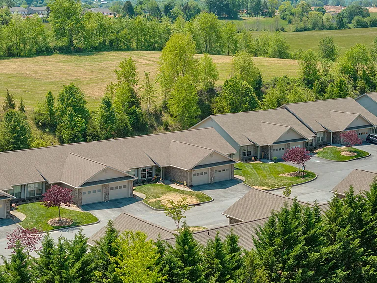 Suncrest Village — Photo 6