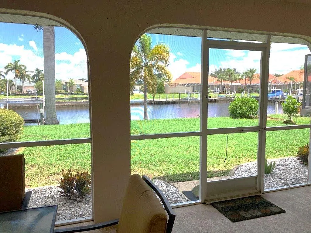 3 bed, 2.0 bath, 1998 sqft, $2,200 — Photo 3