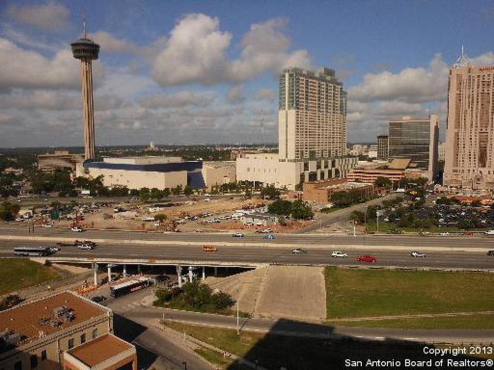 1st image of 215 North Ctr