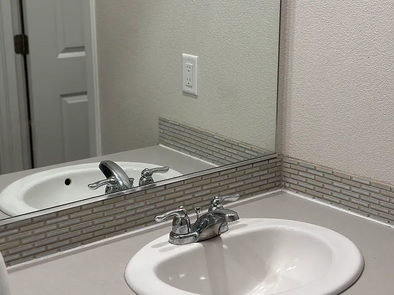 541 Stoller St — Photo 12