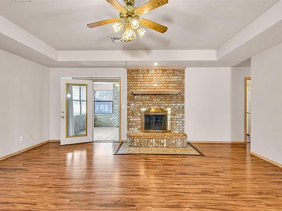 4th image of 804 NW Hampton Ct