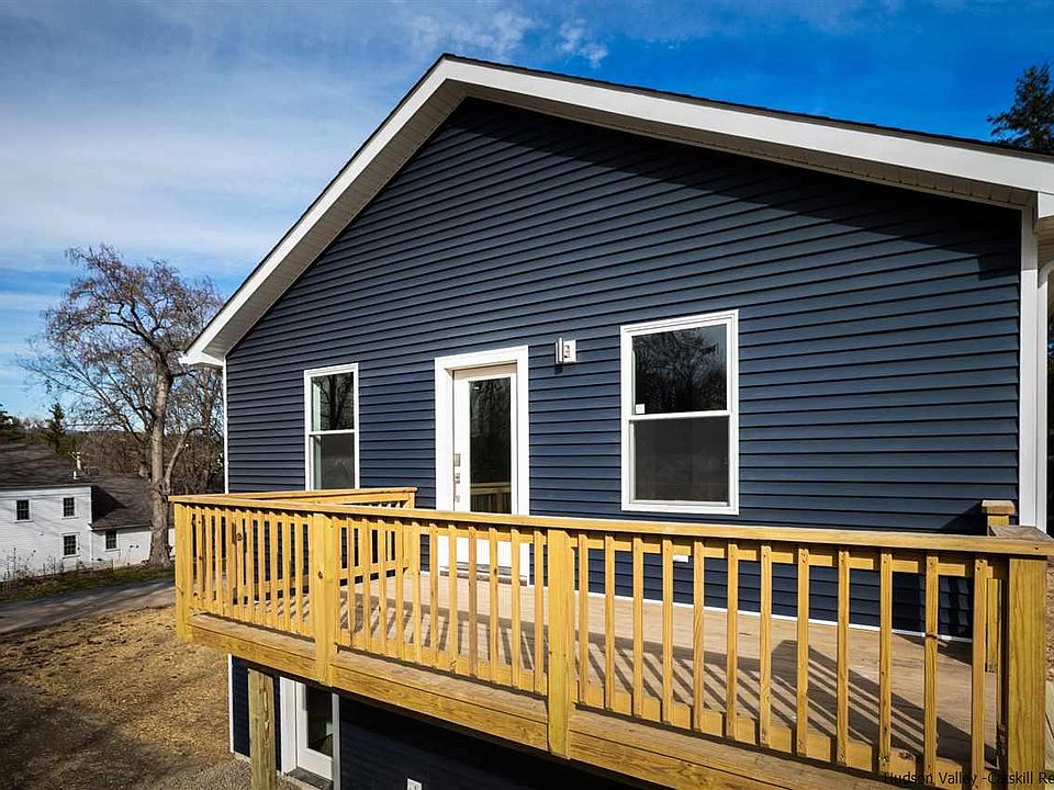 1st image of 208 Maple Ave