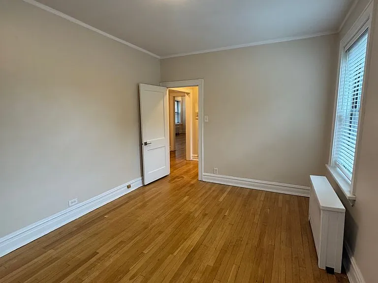 605 Hinman — Photo 18