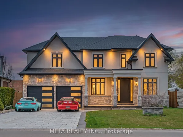 1035 Pinegrove Rd, Oakville, ON L6L 2W3