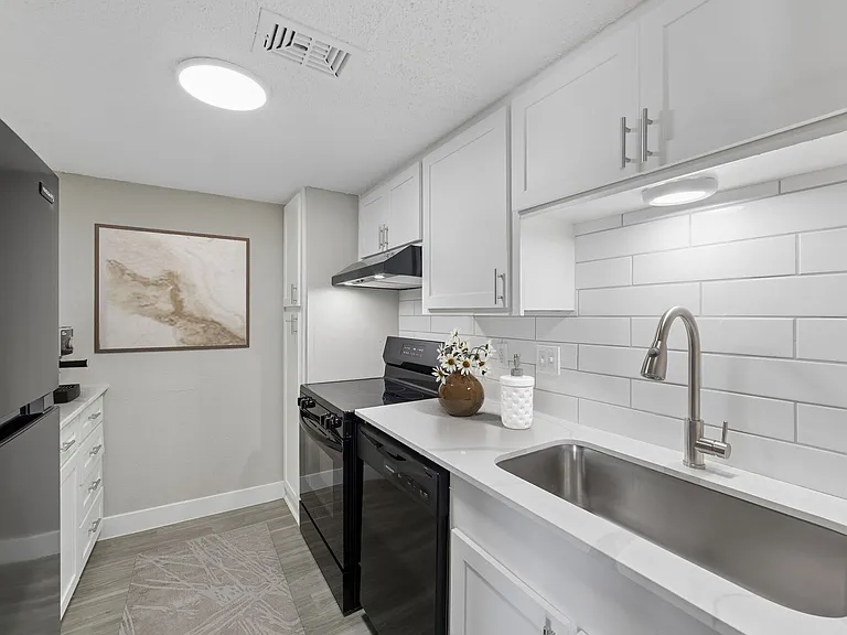 TEN TWELVE WEST — Photo 10