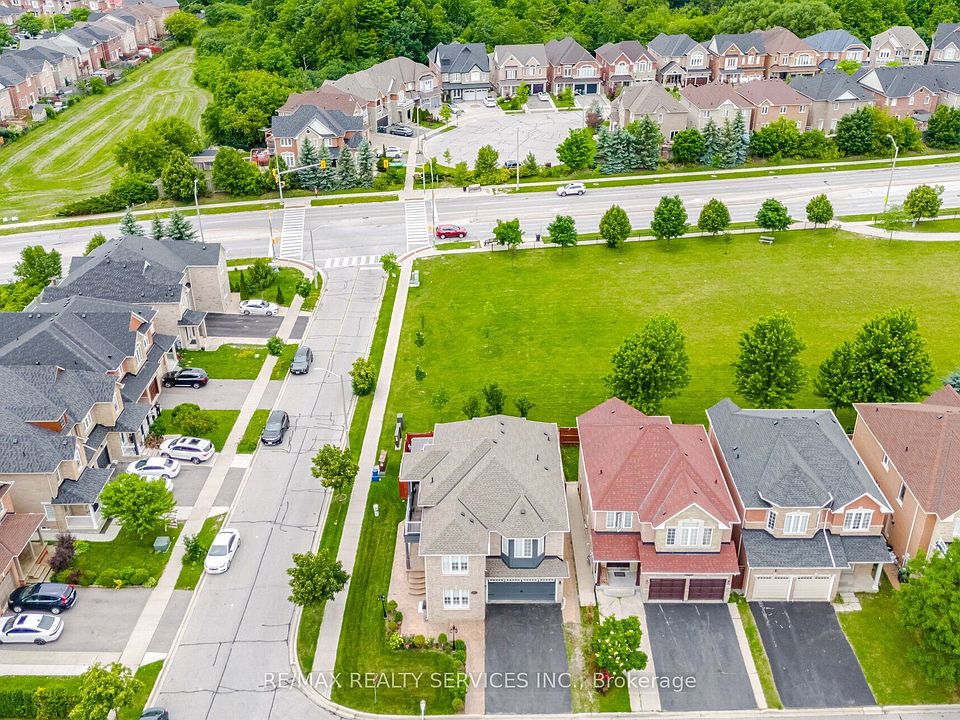 1st image of 17 Pefferlaw Cir