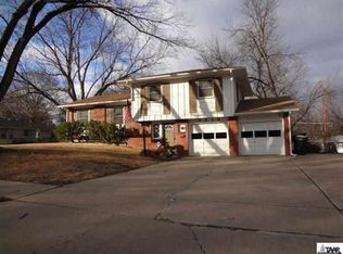 3210 SW 33rd St, Topeka, KS 66614