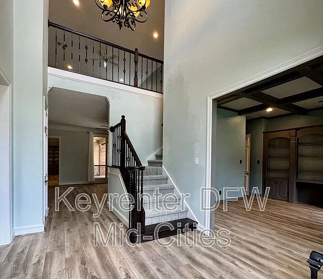 2417 Creekside Cir S — Photo 2