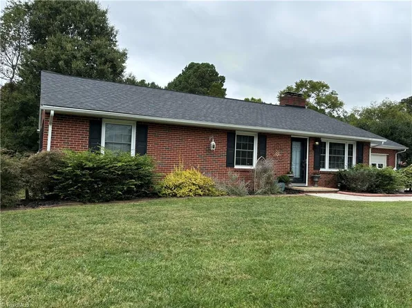 1875 Darwick Rd, Winston Salem, NC 27127