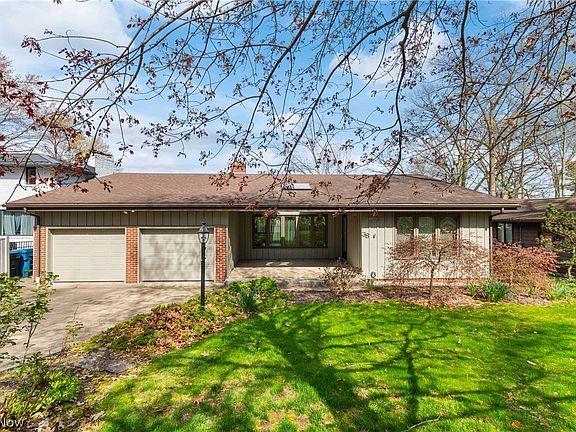 4th image of 38 Lake Front Dr