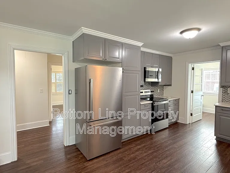 114 W College St — Photo 6