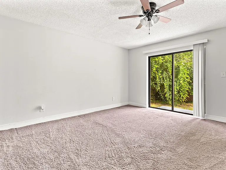 1500 Walnut St — Photo 20