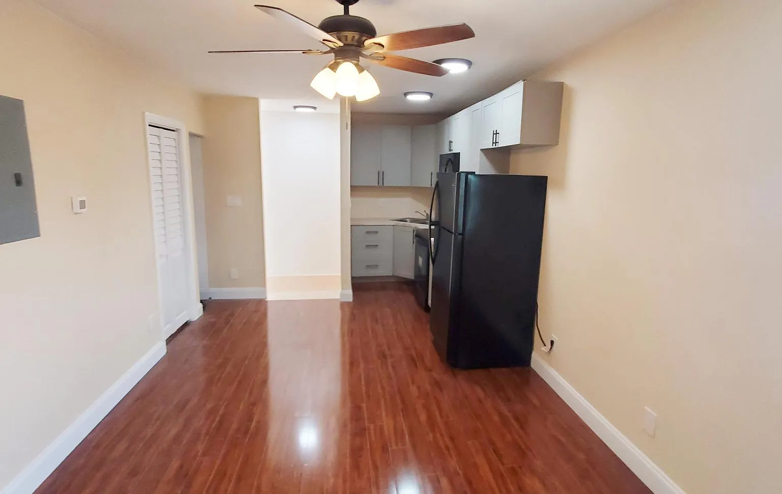 3 bed, 168 sqft, $900 — Photo 4