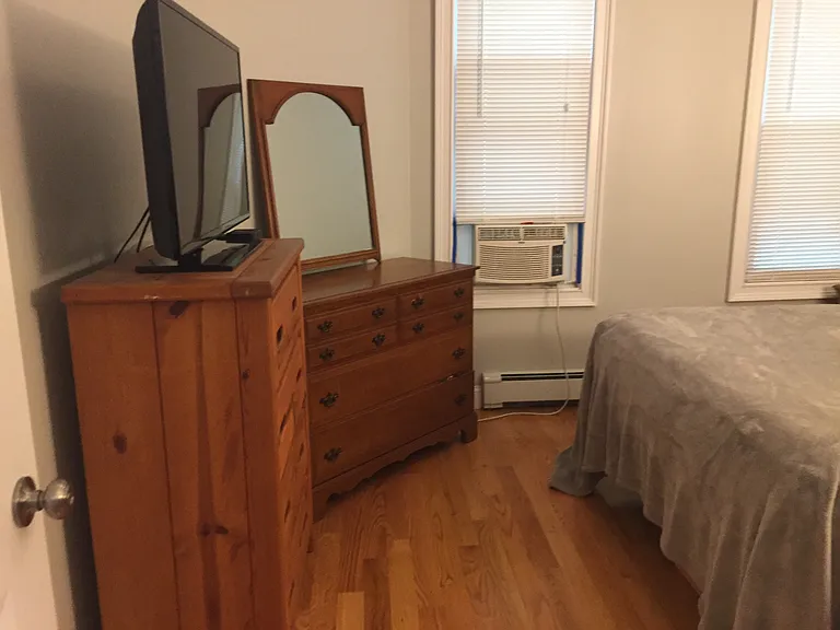 300 Maverick St #1 — Photo 14