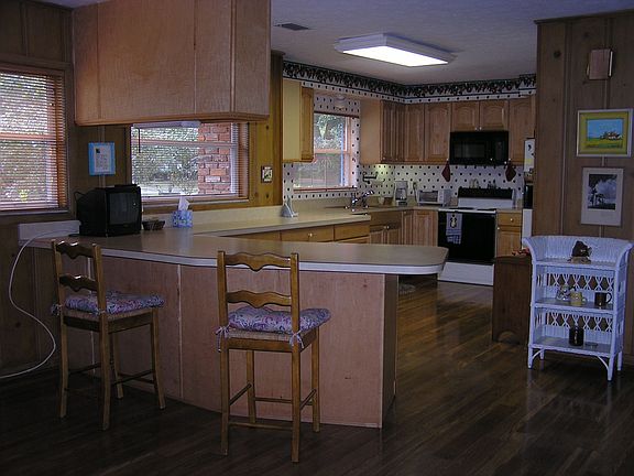 Eat-In Kitchen