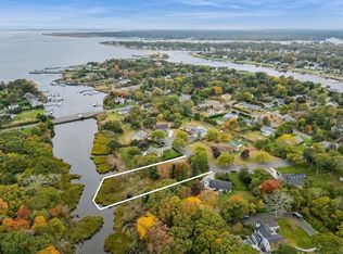 7 Grace Ct, Center Moriches, NY 11934