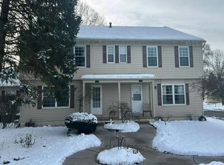 2124 Park Place Dr #26, Walled Lake, MI 48390