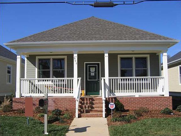 3rd image of 605 N Holly St