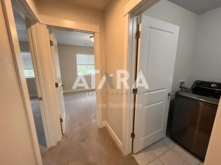 291 E Grace Ln — Photo 26