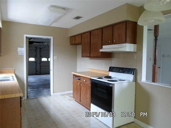 5th image of 1704 Greenwood Dr