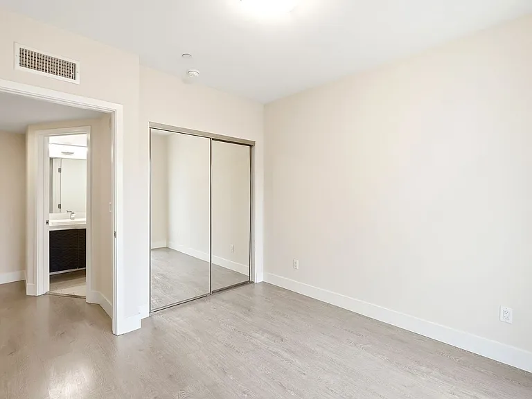 11305 Moorpark St — Photo 20