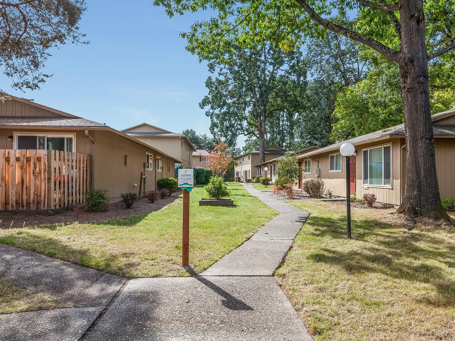The Oaks Apartments — Photo 3