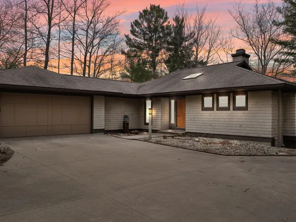 9401 W Pointe Dr, Lake Ann, MI 49650