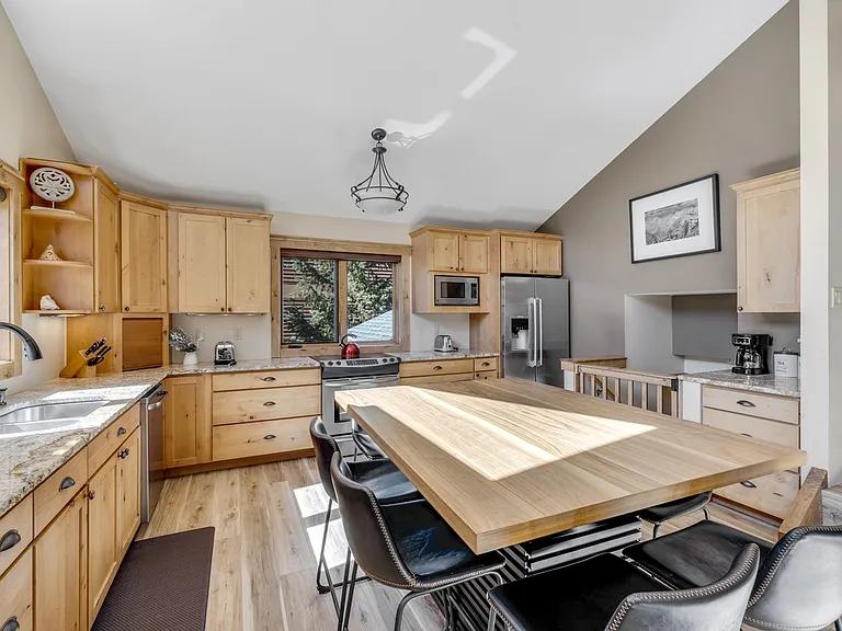 Seating for 8 in kitchen