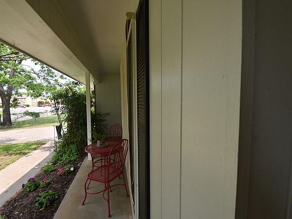 5th image of 1375 Magnolia Dr