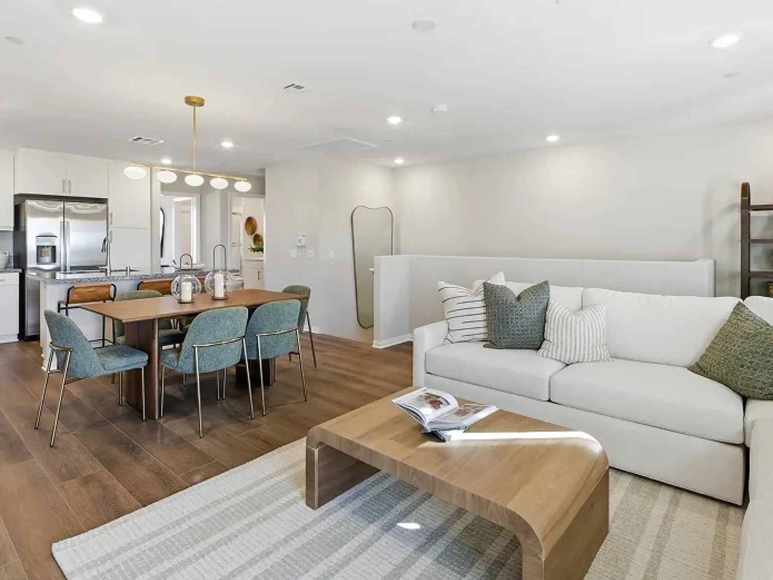 2 bed, 1121 sqft, $1,400 — Photo 4