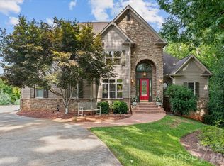 121 Creek Cove Ln, Statesville, NC 28677