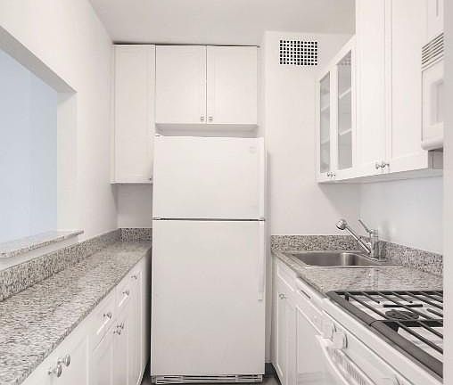 5th image of 340 E 34th St APT 7A