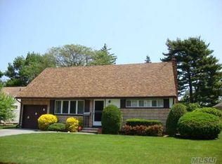 2605 Magnolia Rd, Bellmore, NY 11710