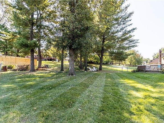 4th image of 4922 Woodfield Dr