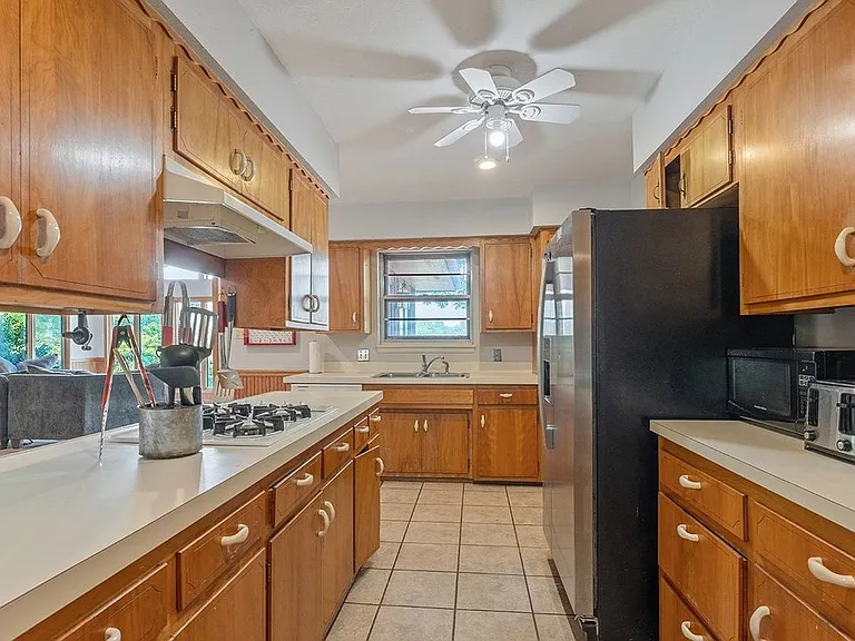 476 N Oliver Ave — Photo 8