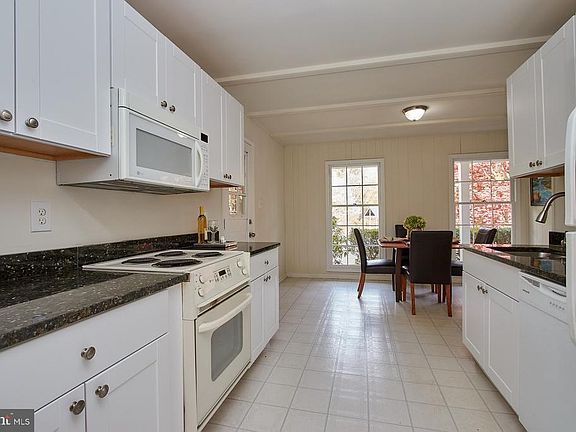4th image of 8307 Fox Harrow Ln