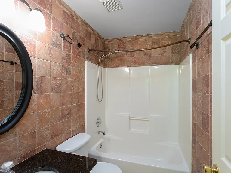 106 Wallace Ct — Photo 10