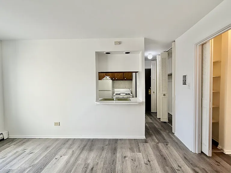 6815 N Sheridan Rd — Photo 14