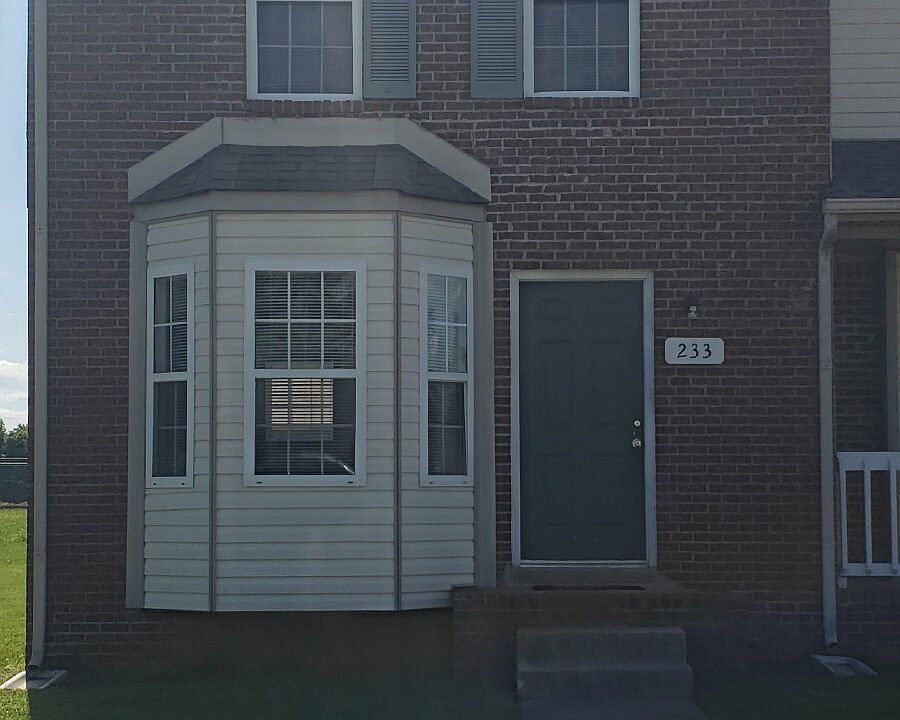 1st image of 233 Tree Line Dr