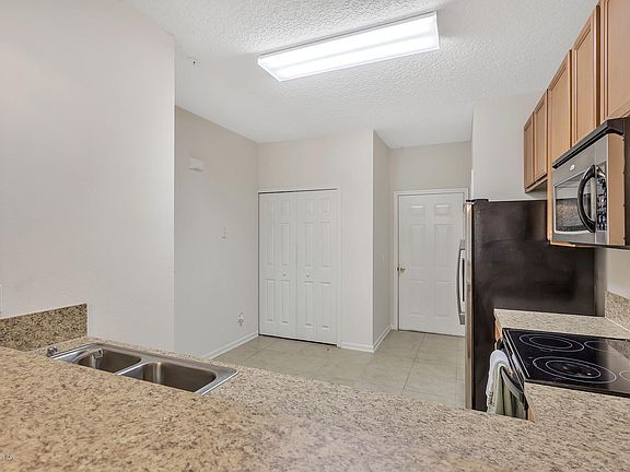 4th image of 284 Leese Dr
