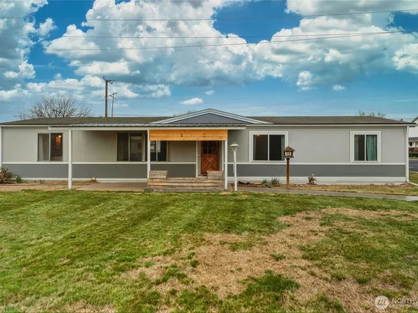 806 SE Mockingbird Drive, College Place, WA 99324