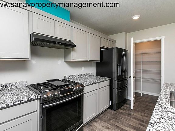 5th image of 503 Elizabeth Ln NW