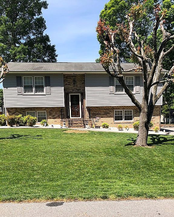 1st image of 520 Forest Ln