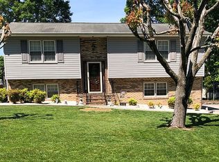 520 Forest Ln, Yadkinville, NC 27055