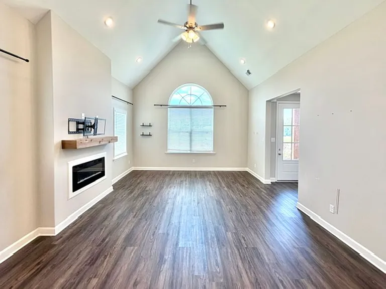 7782 Emeline Dr — Photo 2